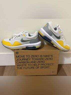 ✨ Rare Find: Nike Air Max Motif “Photon Dust” – Size 10 ✨